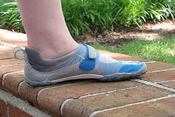 toe strike running shoes
