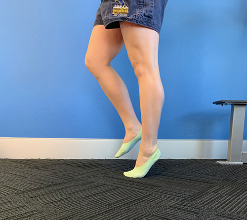 https://www.sportandspinalphysio.com.au/wp-content/uploads/2019/07/straight-knee-calf-raise-1.jpg
